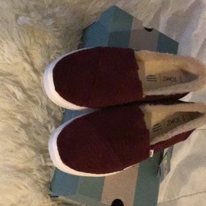 Tom’s Burgundy corduroy faux fur
